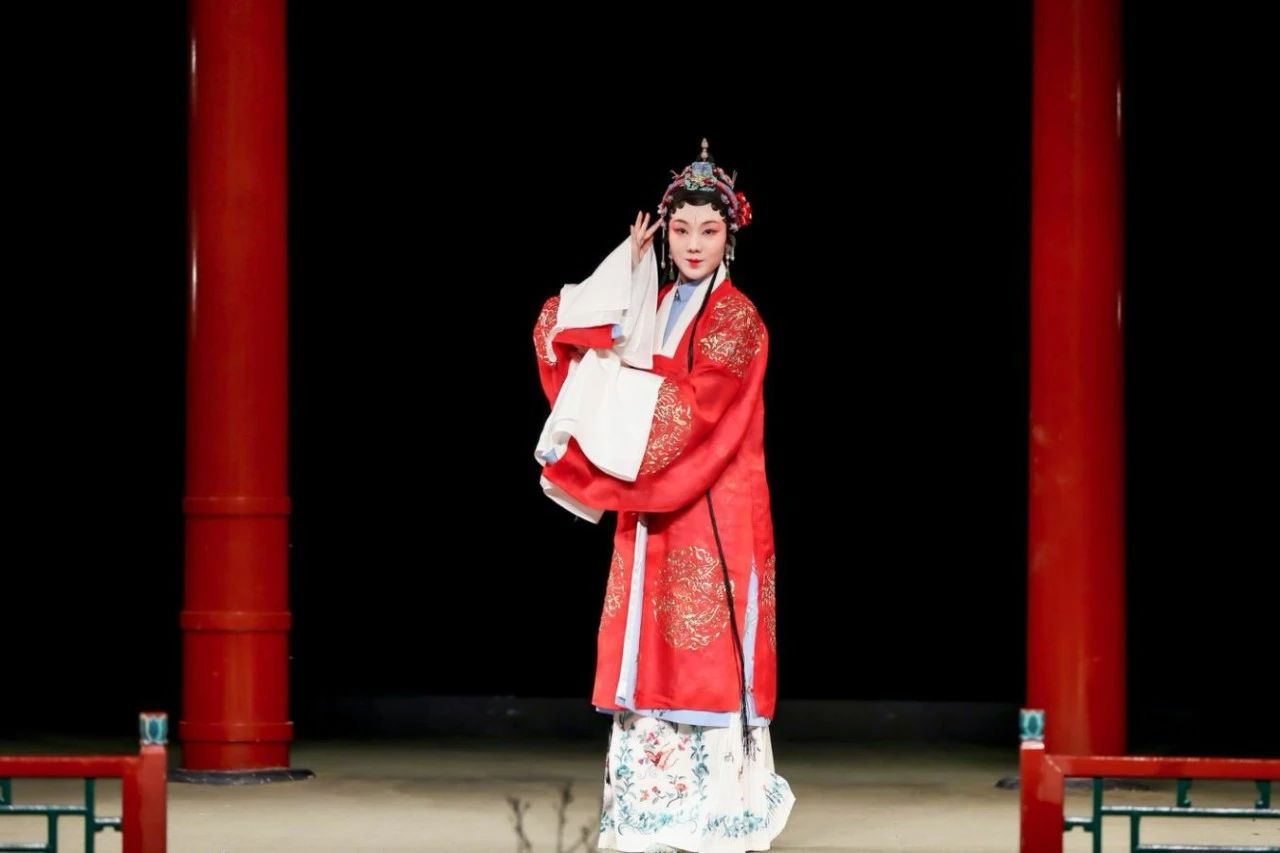 北方<a href=http://www.xiaopiaoyou.com/kunqufayuandi/ target=_blank class=infotextkey>昆曲</a>剧院新编<a href=http://www.xiaopiaoyou.com/kunqufayuandi/ target=_blank class=infotextkey>昆曲</a>《游园惊梦》