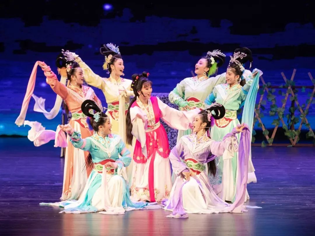 吴琼版<a href=http://www.xiaopiaoyou.com/huangmeixidefayuandi/ target=_blank class=infotextkey>黄梅戏</a>天仙配