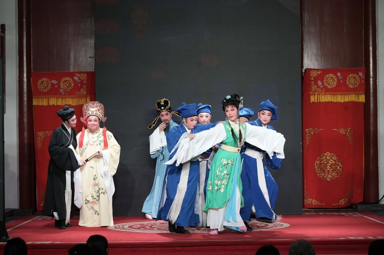 <a href=http://www.xiaopiaoyou.com/yuejudefayuandi/ target=_blank class=infotextkey>越剧</a>王老虎抢亲