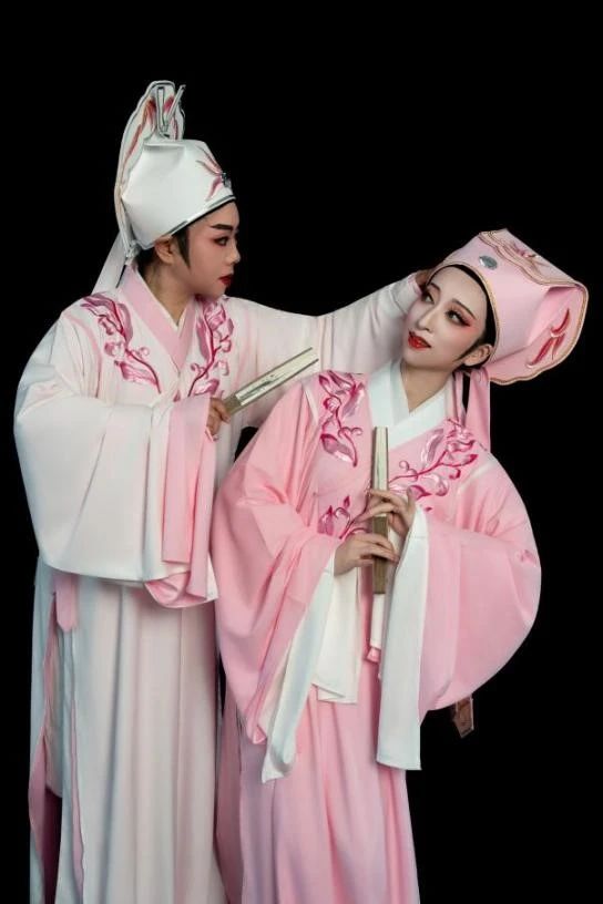梦溪职工<a href=http://www.xiaopiaoyou.com/yuejudefayuandi/ target=_blank class=infotextkey>越剧</a>团新版<a href=http://www.xiaopiaoyou.com/yuejudefayuandi/ target=_blank class=infotextkey>越剧</a>梁祝