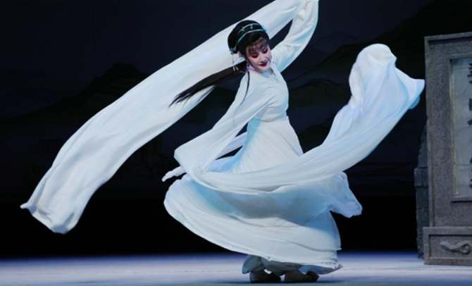 <a href=http://www.xiaopiaoyou.com/yuejudefayuandi/ target=_blank class=infotextkey>越剧</a>演员陈飞