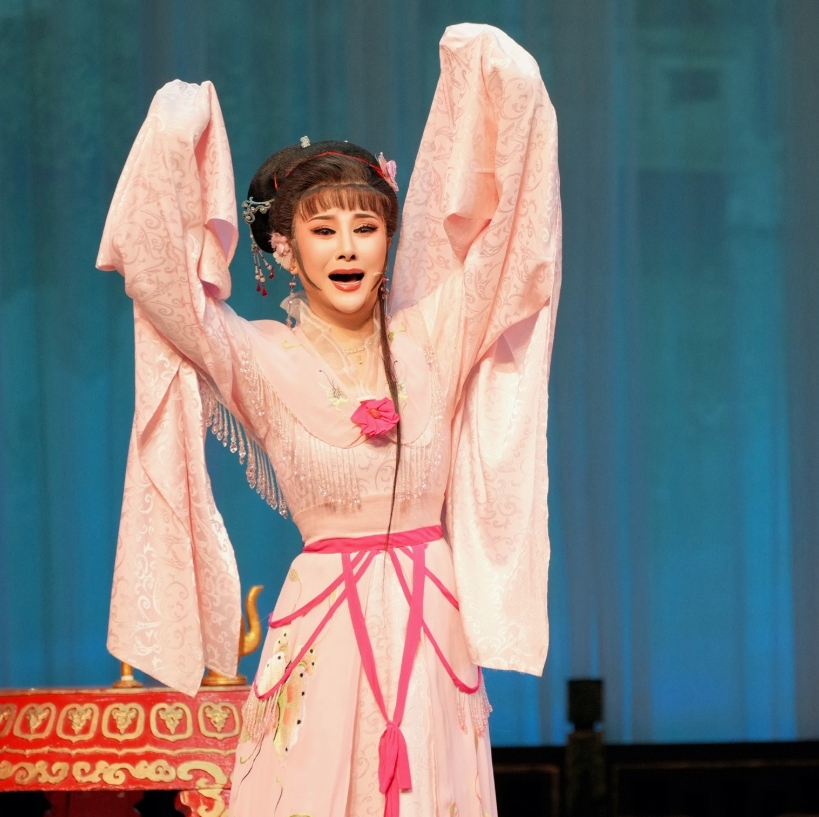 <a href=http://www.xiaopiaoyou.com/yuejudefayuandi/ target=_blank class=infotextkey>越剧</a>演员陈飞