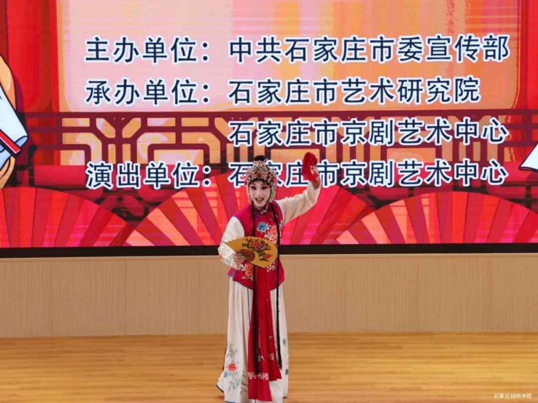 <a href=http://www.xiaopiaoyou.com/jingjuguocui/ target=_blank class=infotextkey>京剧</a>进校园