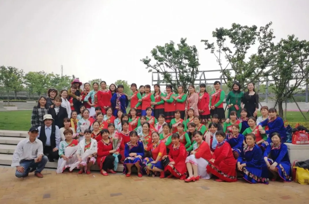木子<a href=http://www.xiaopiaoyou.com/huangmeixidefayuandi/ target=_blank class=infotextkey>黄梅戏</a>艺术团