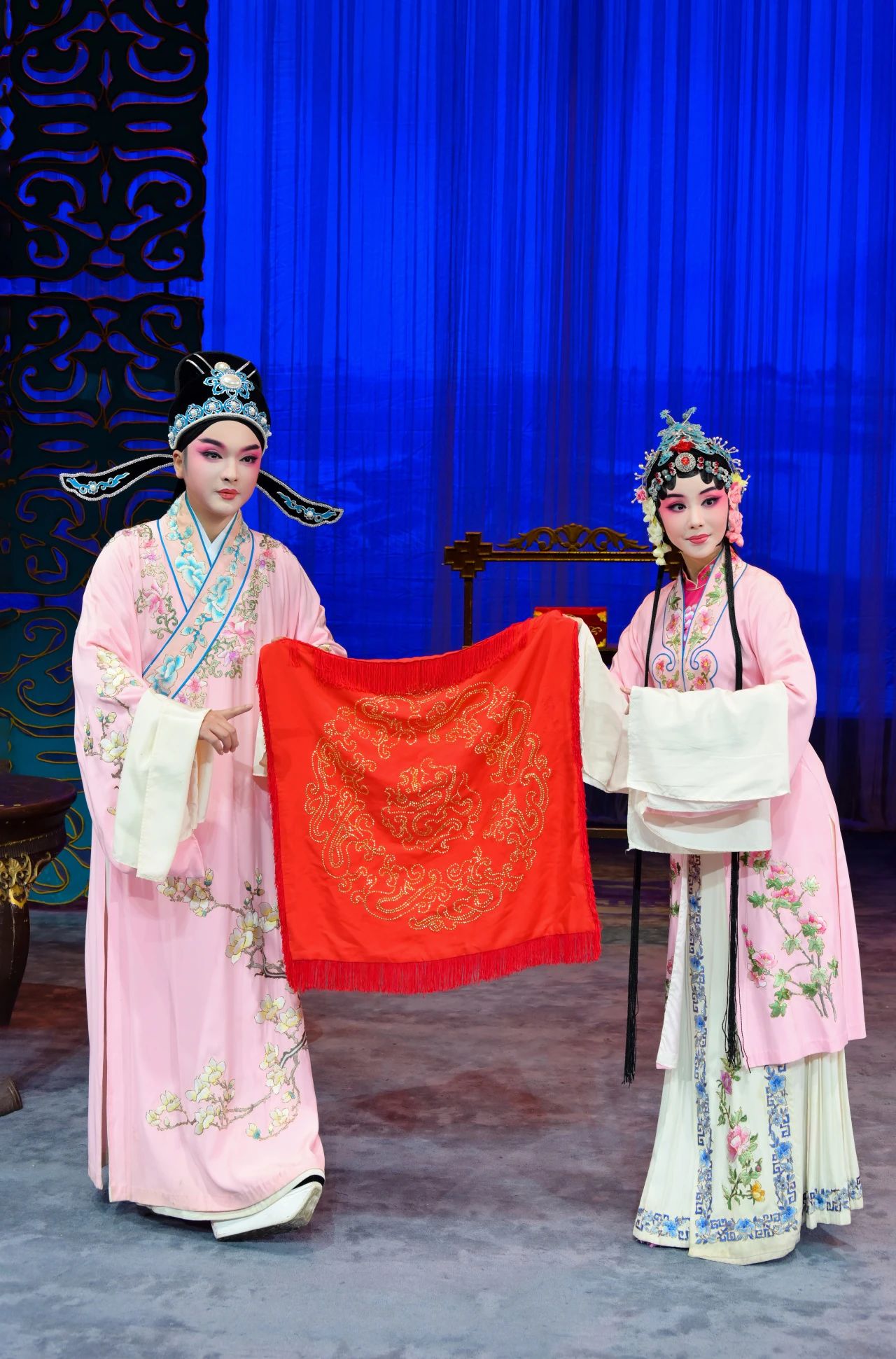 经典传统<a href=http://www.xiaopiaoyou.com/huangmeixidefayuandi/ target=_blank class=infotextkey>黄梅戏</a>罗帕记