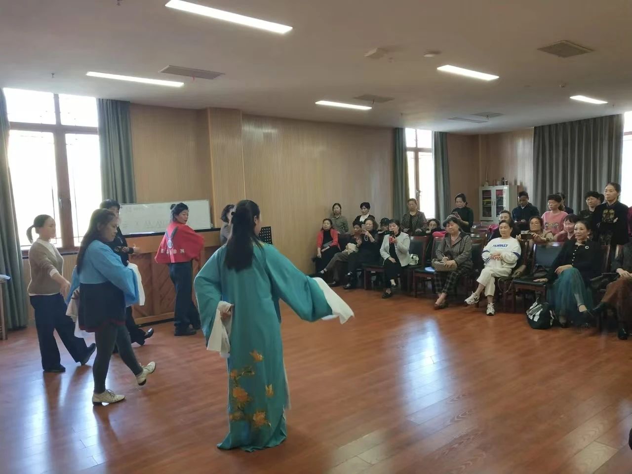 上饶市文化馆<a href=http://www.xiaopiaoyou.com/yuejudefayuandi/ target=_blank class=infotextkey>越剧</a>表演小生培训班招生