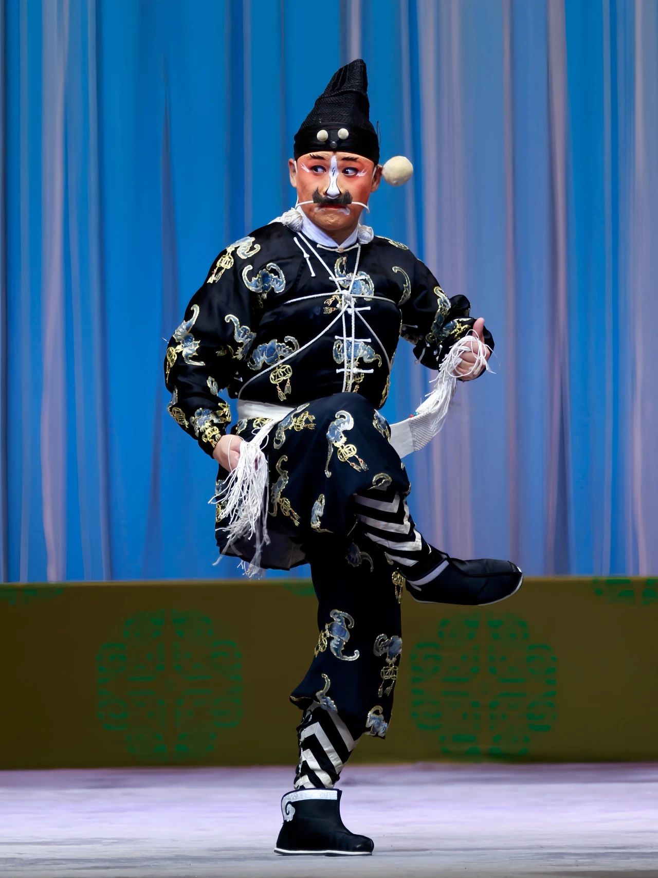 <a href=http://www.xiaopiaoyou.com/jingjuguocui/ target=_blank class=infotextkey>京剧</a>九龙杯