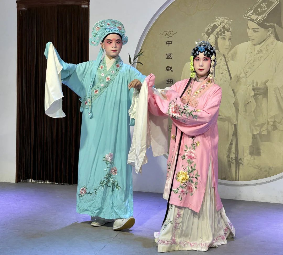 沉浸式体验<a href=http://www.xiaopiaoyou.com/kunqufayuandi/ target=_blank class=infotextkey>昆曲</a>牡丹亭惊梦