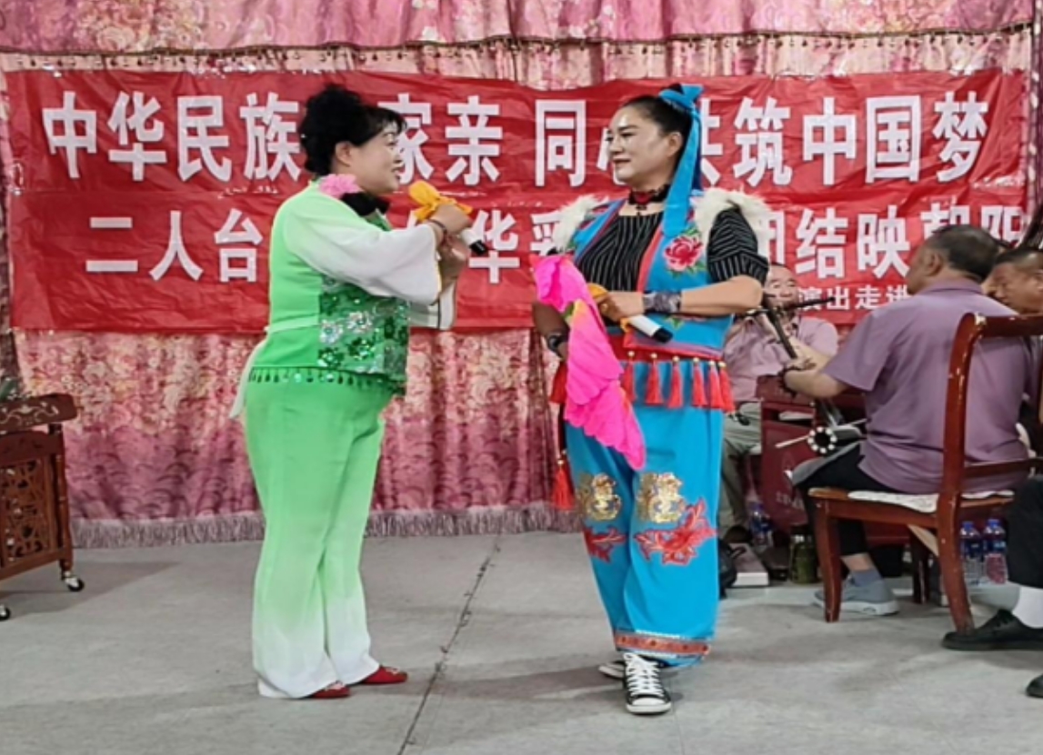 河套二人台巡回演出走进社区