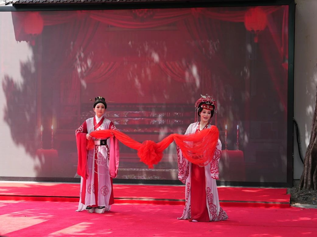 <a href=http://www.xiaopiaoyou.com/yuejudefayuandi/ target=_blank class=infotextkey>越剧</a>实景沉浸式演出