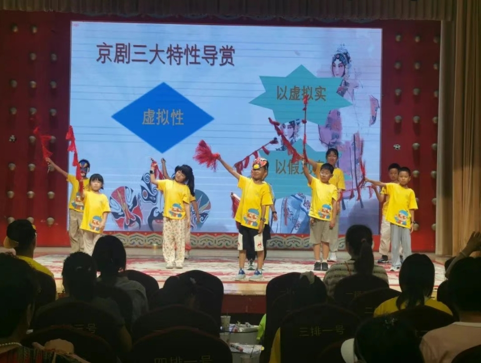 沉浸式<a href=http://www.xiaopiaoyou.com/jingjuguocui/ target=_blank class=infotextkey>京剧</a>体验