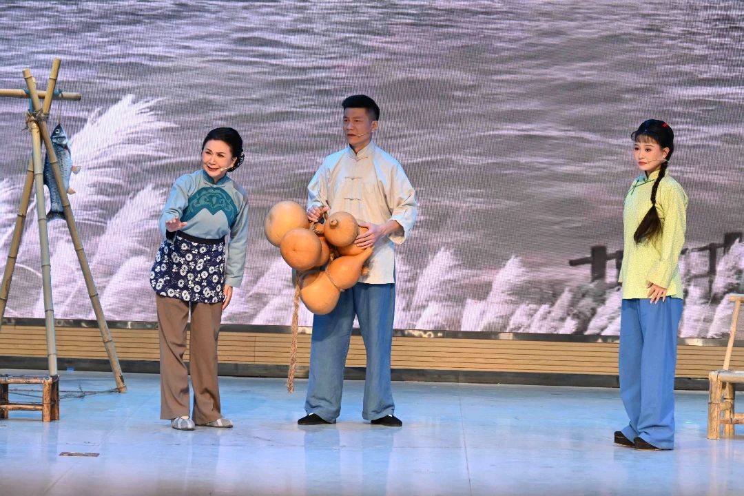 新编小剧长江边的婚礼