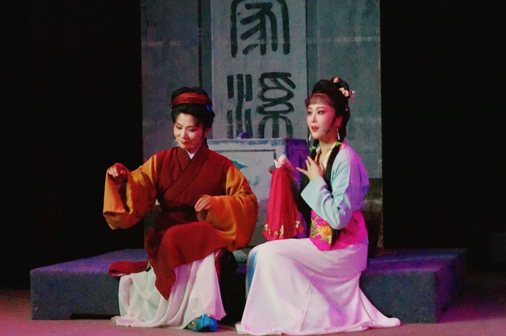 <a href=http://www.xiaopiaoyou.com/yuejudefayuandi/ target=_blank class=infotextkey>越剧</a>皇帝与村姑