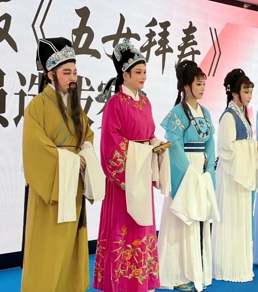 <a href=http://www.xiaopiaoyou.com/yuejudefayuandi/ target=_blank class=infotextkey>越剧</a>民星版《五女拜寿》越音<a href=http://www.xiaopiaoyou.com/yuejudefayuandi/ target=_blank class=infotextkey>越剧</a>团