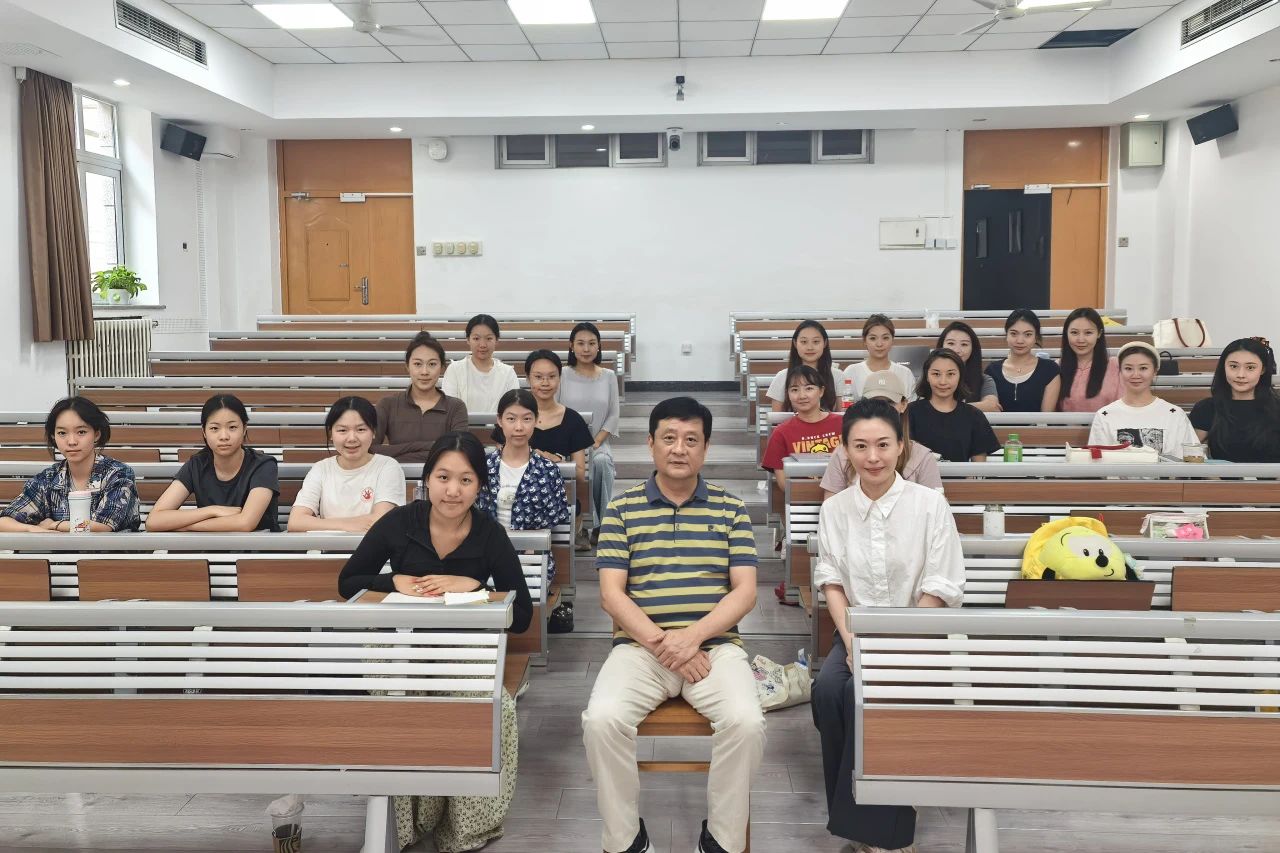 <a href=http://www.xiaopiaoyou.com/jingjuguocui/ target=_blank class=infotextkey>京剧</a>张君秋派人才培养高级研修班