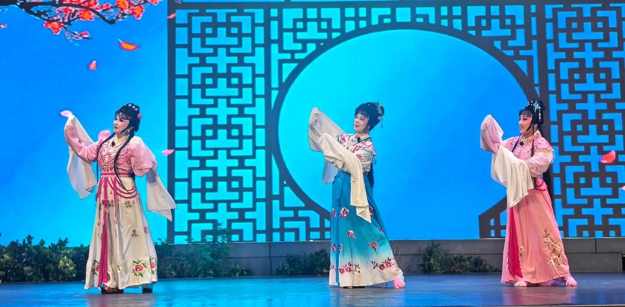 福建百姓大舞台越韵颂党恩<a href=http://www.xiaopiaoyou.com/yuejudefayuandi/ target=_blank class=infotextkey>越剧</a>专场文艺演出