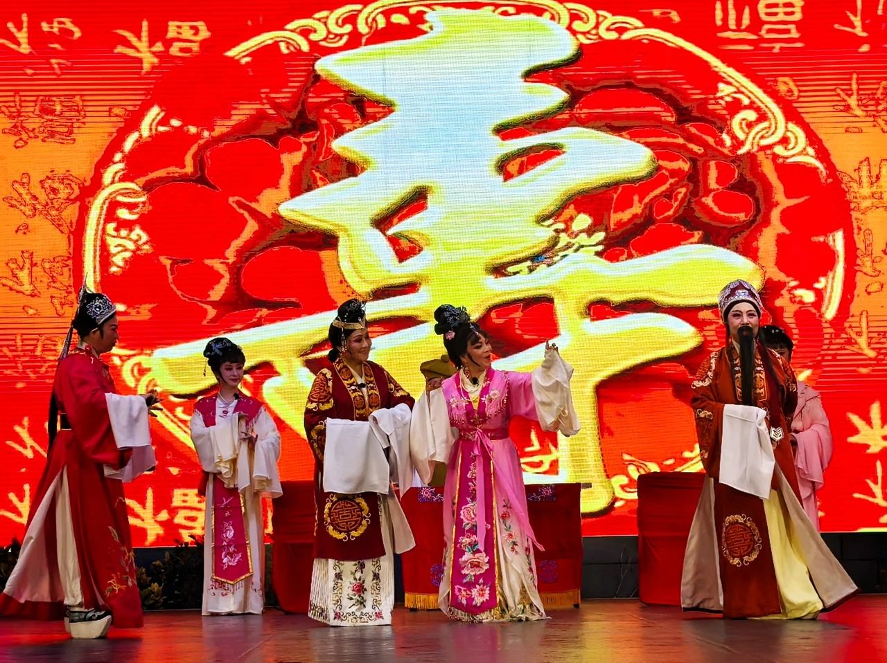 福建百姓大舞台越韵颂党恩<a href=http://www.xiaopiaoyou.com/yuejudefayuandi/ target=_blank class=infotextkey>越剧</a>专场文艺演出