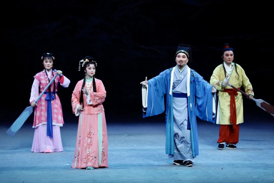 大型古装<a href=http://www.xiaopiaoyou.com/huangmeixidefayuandi/ target=_blank class=infotextkey>黄梅戏</a>梅城烟雨