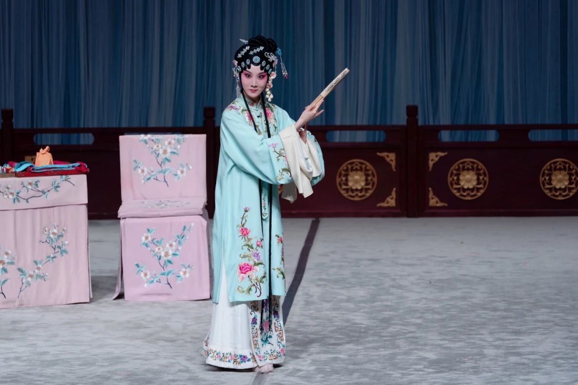 <a href=http://www.xiaopiaoyou.com/kunqufayuandi/ target=_blank class=infotextkey>昆曲</a>桃花扇守楼寄扇