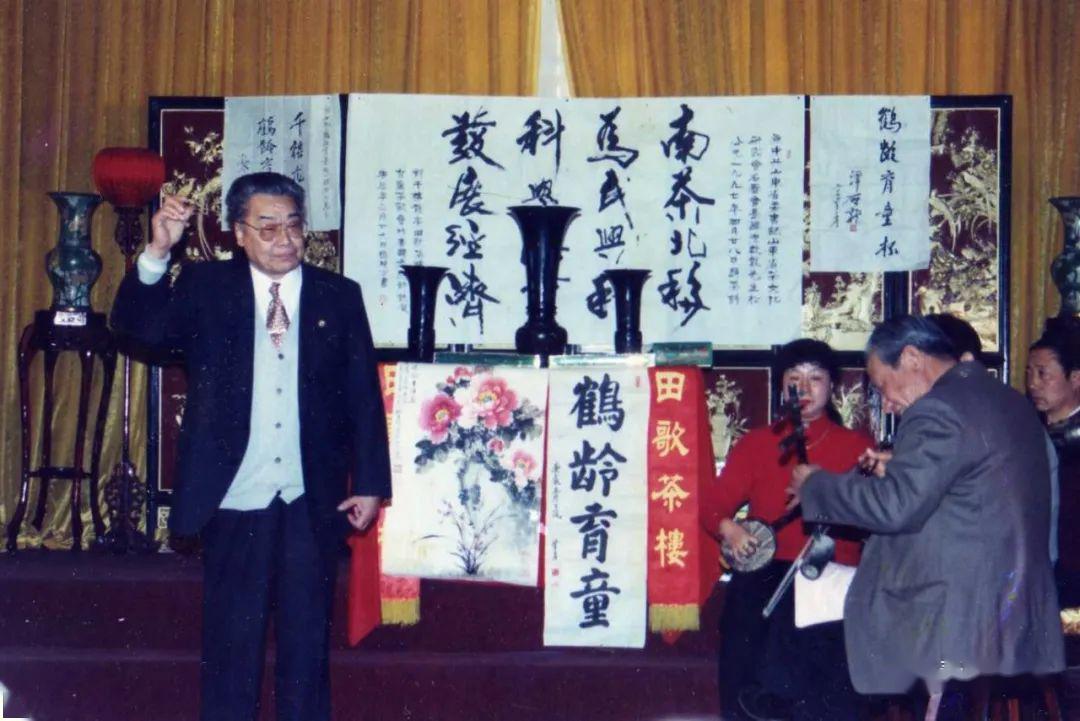 和声社老票友、著名书法家高小岩清唱<a href=http://www.xiaopiaoyou.com/jingjuguocui/ target=_blank class=infotextkey>京剧</a>