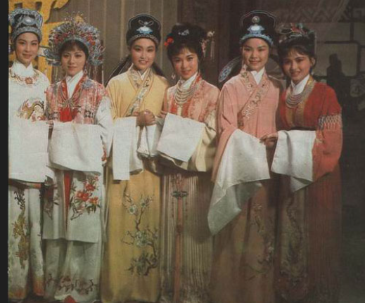 <a href=http://www.xiaopiaoyou.com/yuejudefayuandi/ target=_blank class=infotextkey>越剧</a>五女拜寿