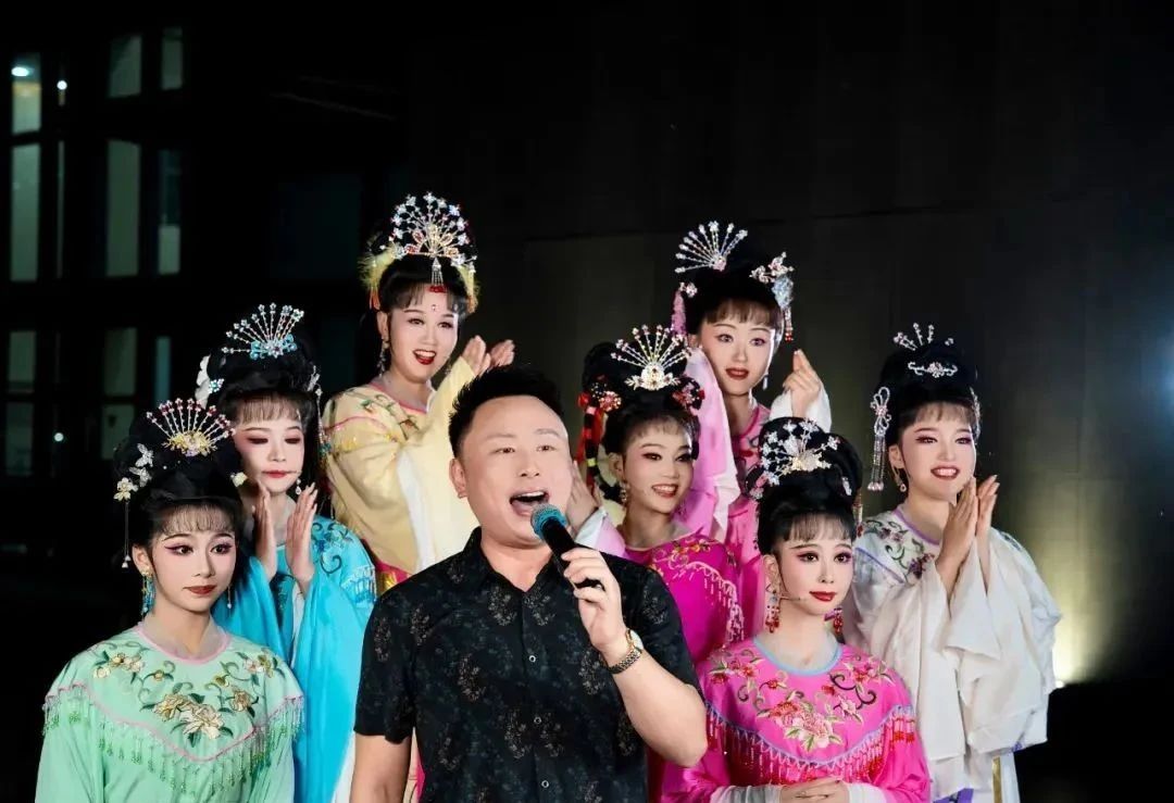 <a href=http://www.xiaopiaoyou.com/huangmeixidefayuandi/ target=_blank class=infotextkey>黄梅戏</a>快闪