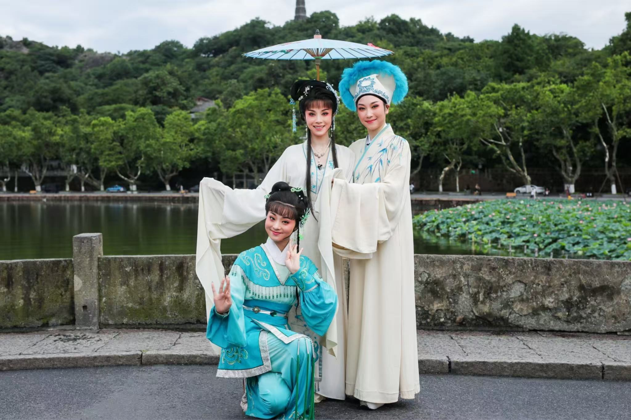 杭州黄龙越杭剧团