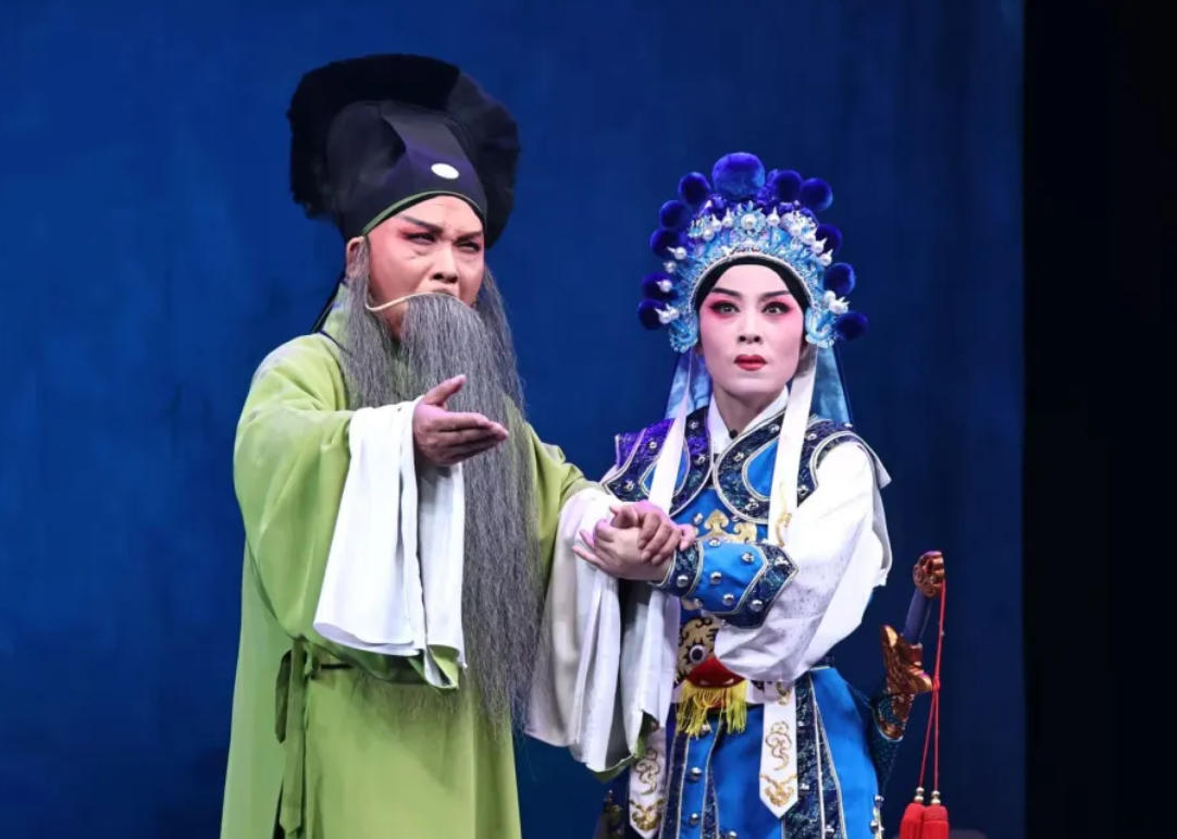 河南省新郑市豫剧文化演艺中心来沪慰问演出豫剧常派名剧《大祭庄》《花木兰》