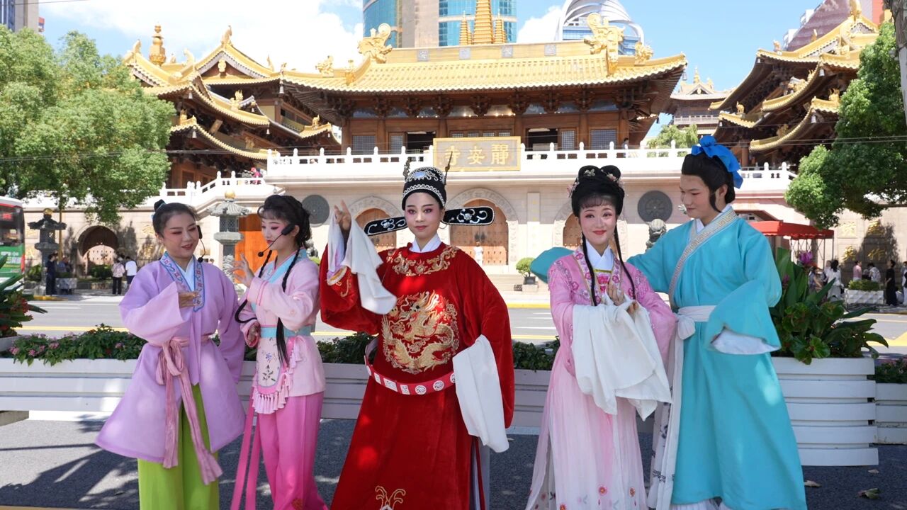 黄浦江遇见<a href=http://www.xiaopiaoyou.com/huangmeixidefayuandi/ target=_blank class=infotextkey>黄梅戏</a>