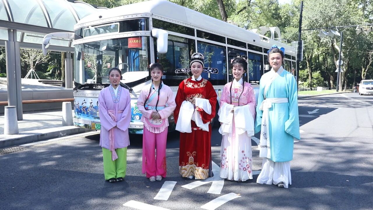 黄浦江遇见<a href=http://www.xiaopiaoyou.com/huangmeixidefayuandi/ target=_blank class=infotextkey>黄梅戏</a>