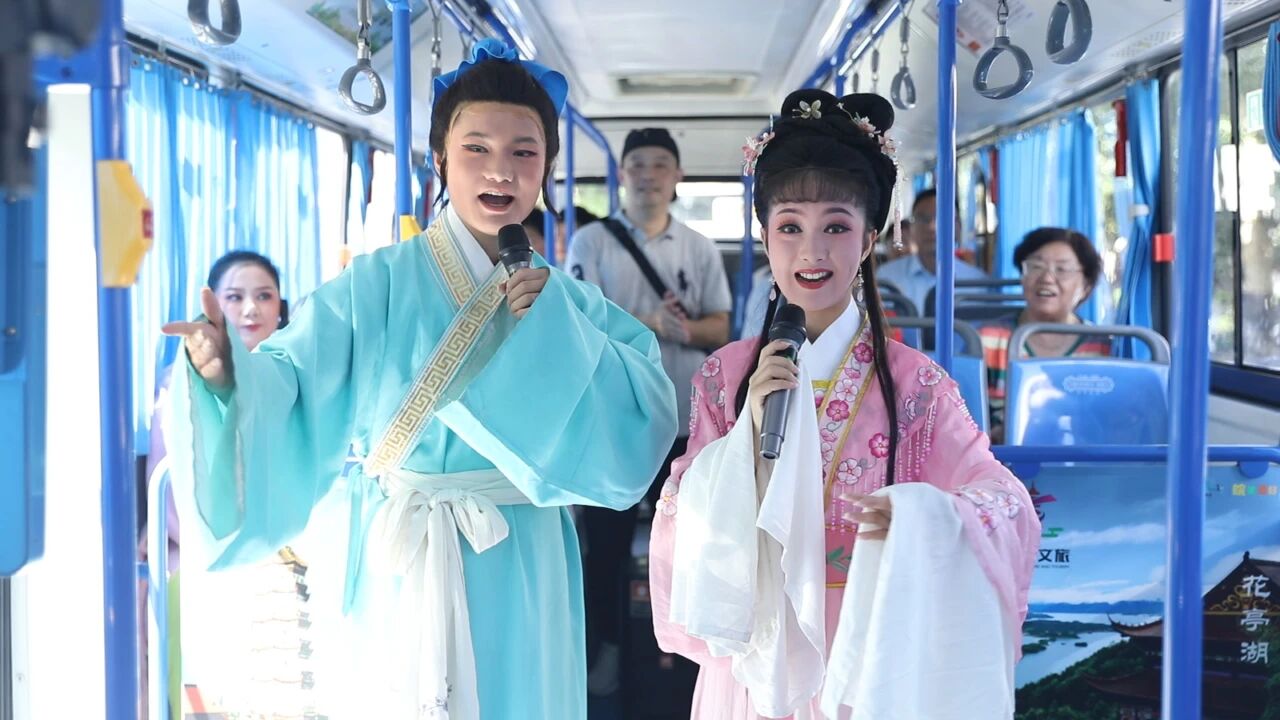 黄浦江遇见<a href=http://www.xiaopiaoyou.com/huangmeixidefayuandi/ target=_blank class=infotextkey>黄梅戏</a>