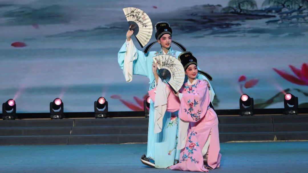 <a href=http://www.xiaopiaoyou.com/huangmeixidefayuandi/ target=_blank class=infotextkey>黄梅戏</a>《十八相送 》张婧楠 陈诺