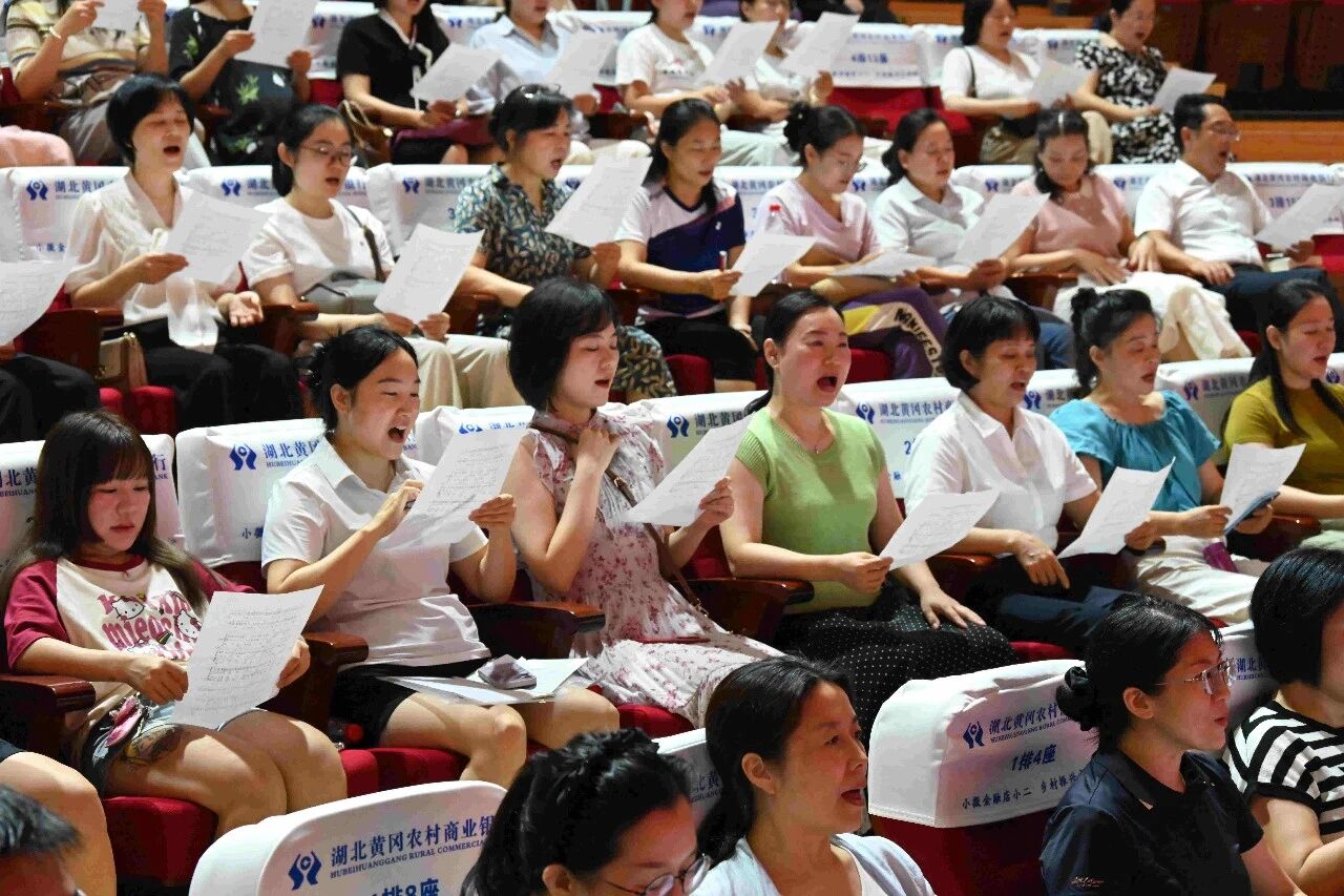 <a href=http://www.xiaopiaoyou.com/huangmeixidefayuandi/ target=_blank class=infotextkey>黄梅戏</a>进机关公益课堂