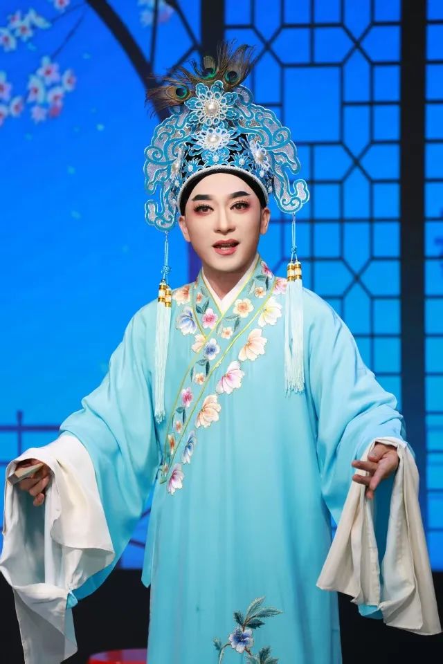 <a href=http://www.xiaopiaoyou.com/yuejudefayuandi/ target=_blank class=infotextkey>越剧</a>小生陈荣