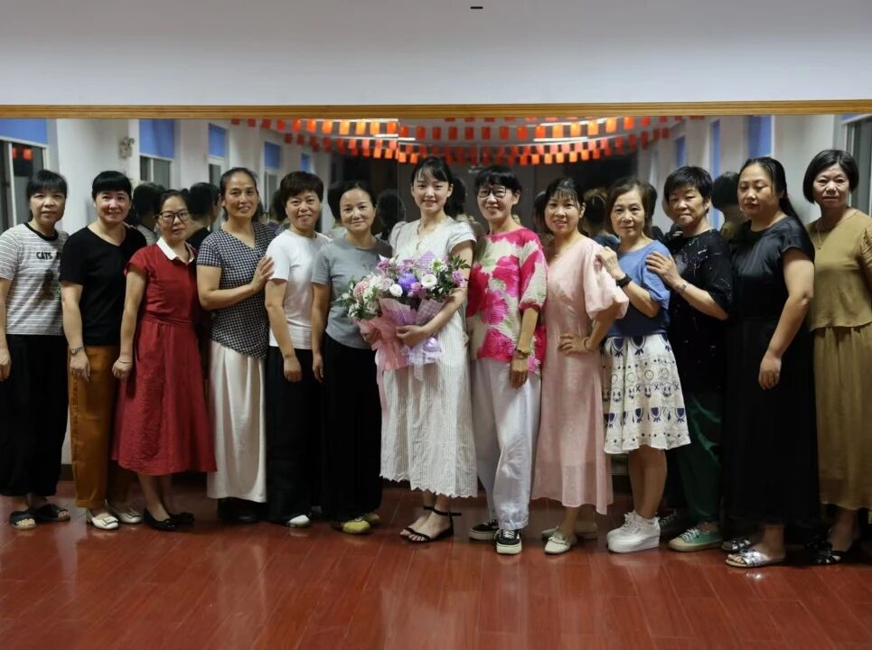 <a href=http://www.xiaopiaoyou.com/yuejudefayuandi/ target=_blank class=infotextkey>越剧</a>名家王婉娜公益<a href=http://www.xiaopiaoyou.com/yuejudefayuandi/ target=_blank class=infotextkey>越剧</a>授课