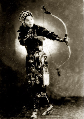 <a href=http://www.xiaopiaoyou.com/yuejudefayuandi/ target=_blank class=infotextkey>越剧</a>《花木兰替父从军》剧照