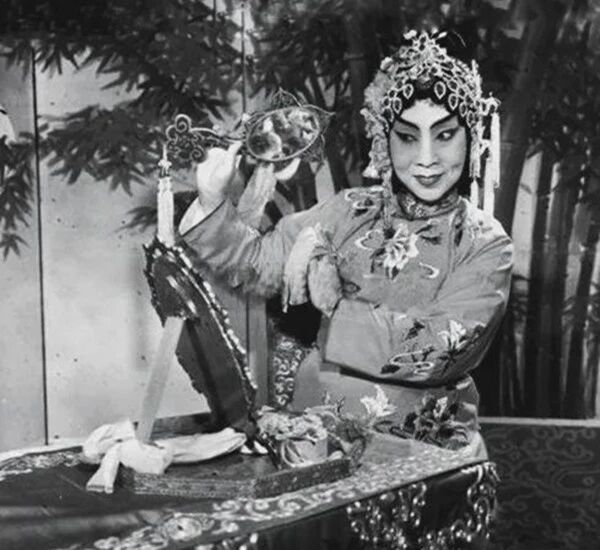 豫剧《梵王宫》之《梳妆》剧照 耶律含嫣